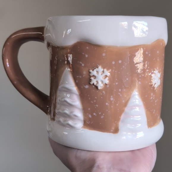 Viral 🎥 Gingerbread House Mug with Frosting Detail & Pale Pink Accents - Picture 2 of 4